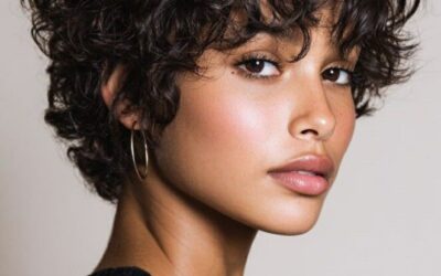 Coupe courte cheveux bouclés : idées tendances et conseils pratiques