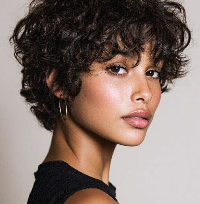 Coupe courte cheveux bouclés : idées tendances et conseils pratiques
