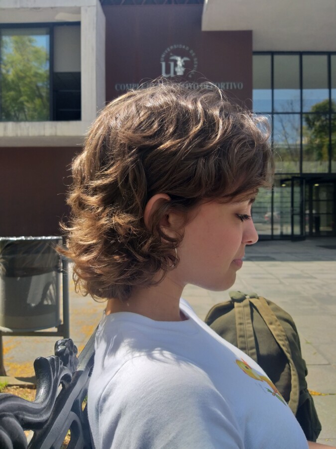 coupe courte cheveux frisés