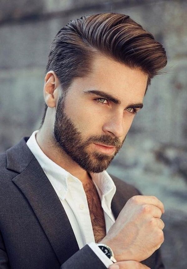 Coiffure élégante pour cheveux courts de mariage masculin