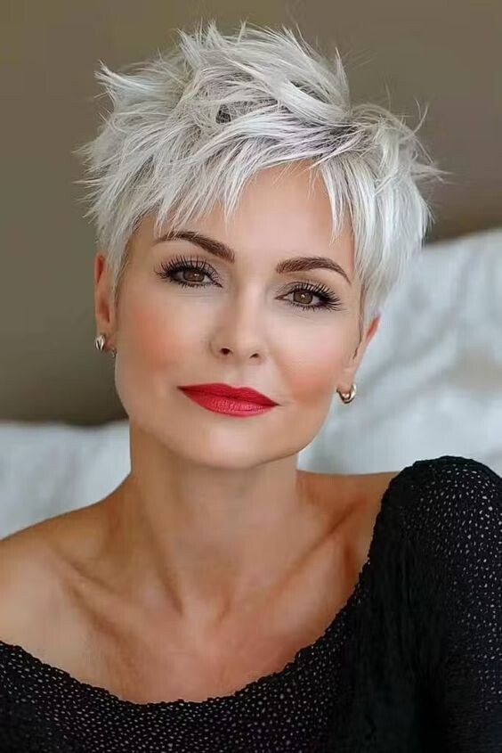 coupe courte femme moderne